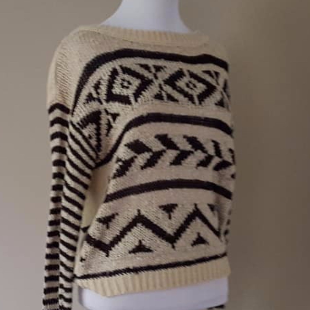 Sweater Pullover Rewind Large Geometric Pattern - image 3